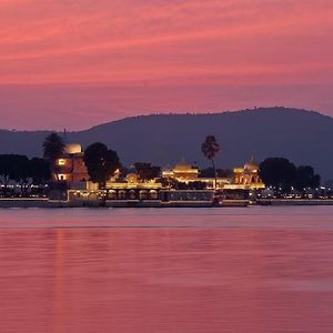 Jagmandir Island Palace - Grand Heritage